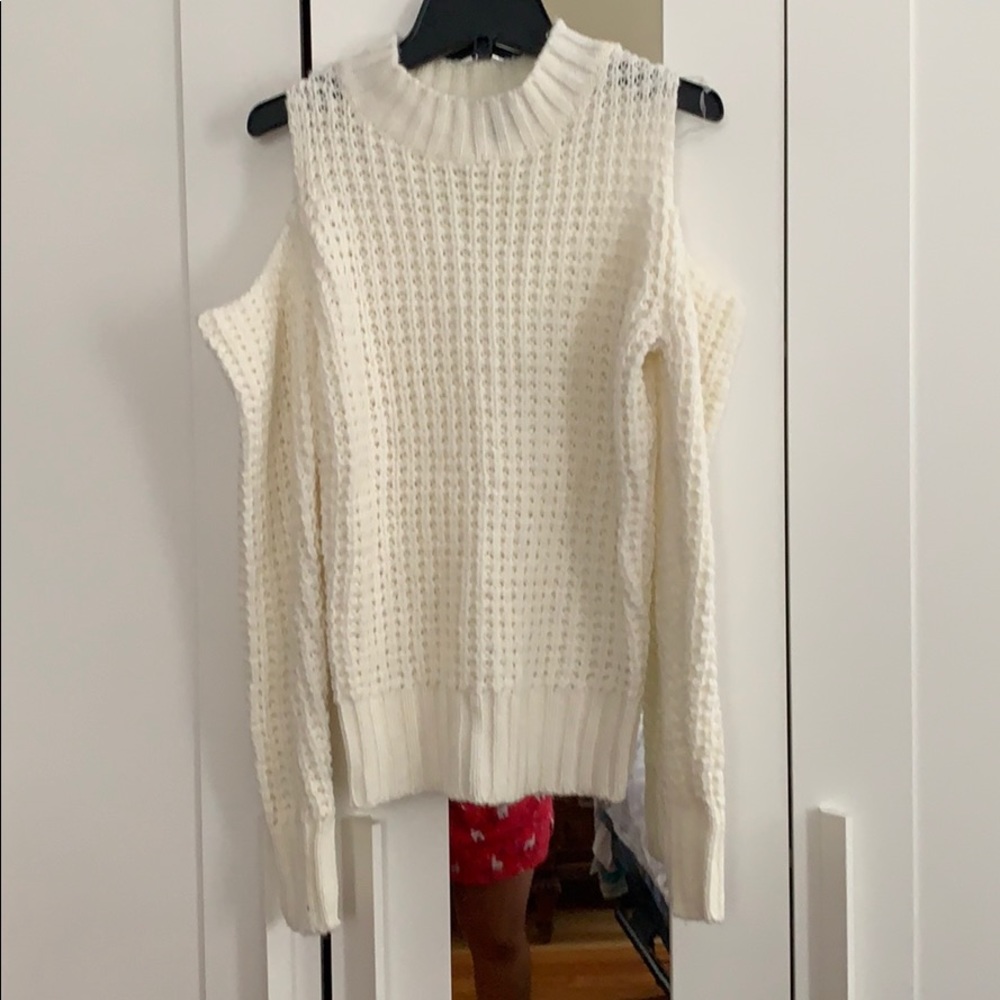 Cable knit no shoulder sweater
